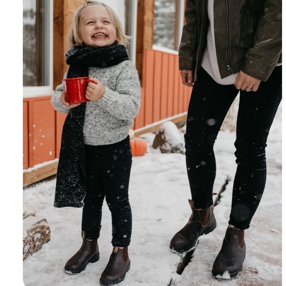 Girls blundstones new arrivals